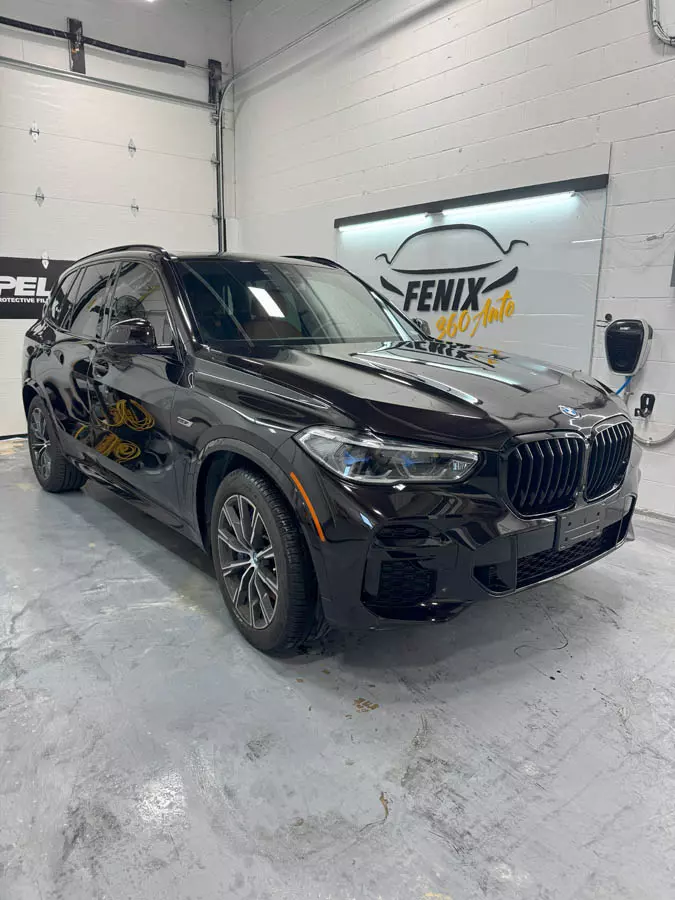 Automotive window tinting service in Hamilton Ontario by Fenix360Auto